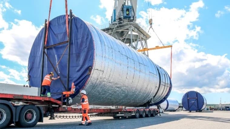 How does heavy cargo is handled?